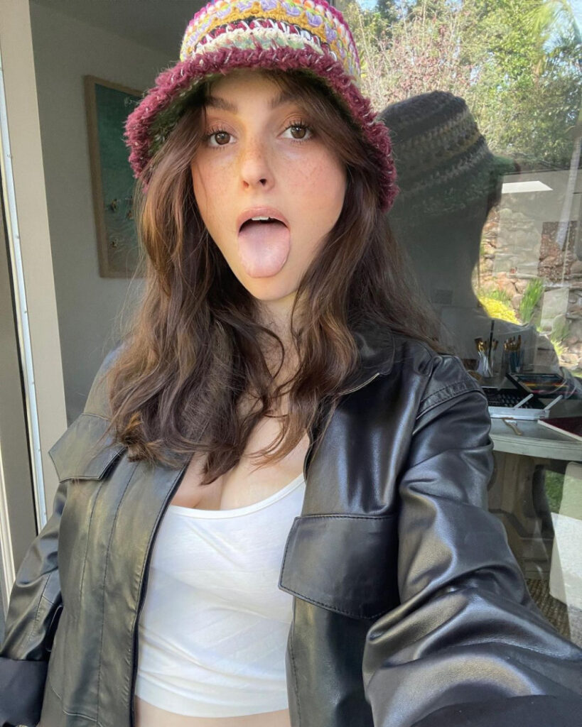 Celeb – Banks – Nude