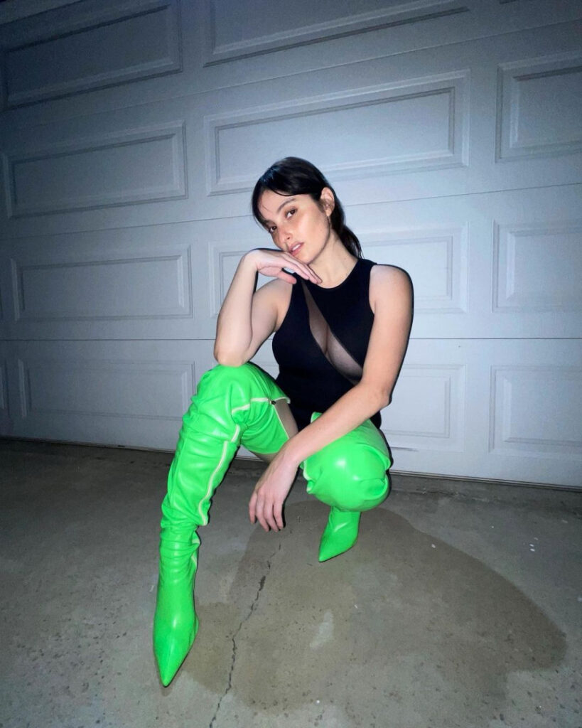 Celeb – Banks – Nude