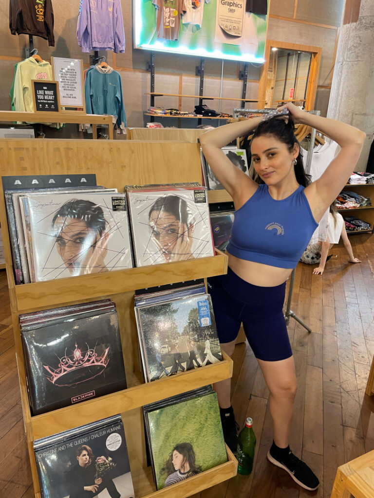 Celeb – Banks – Nude