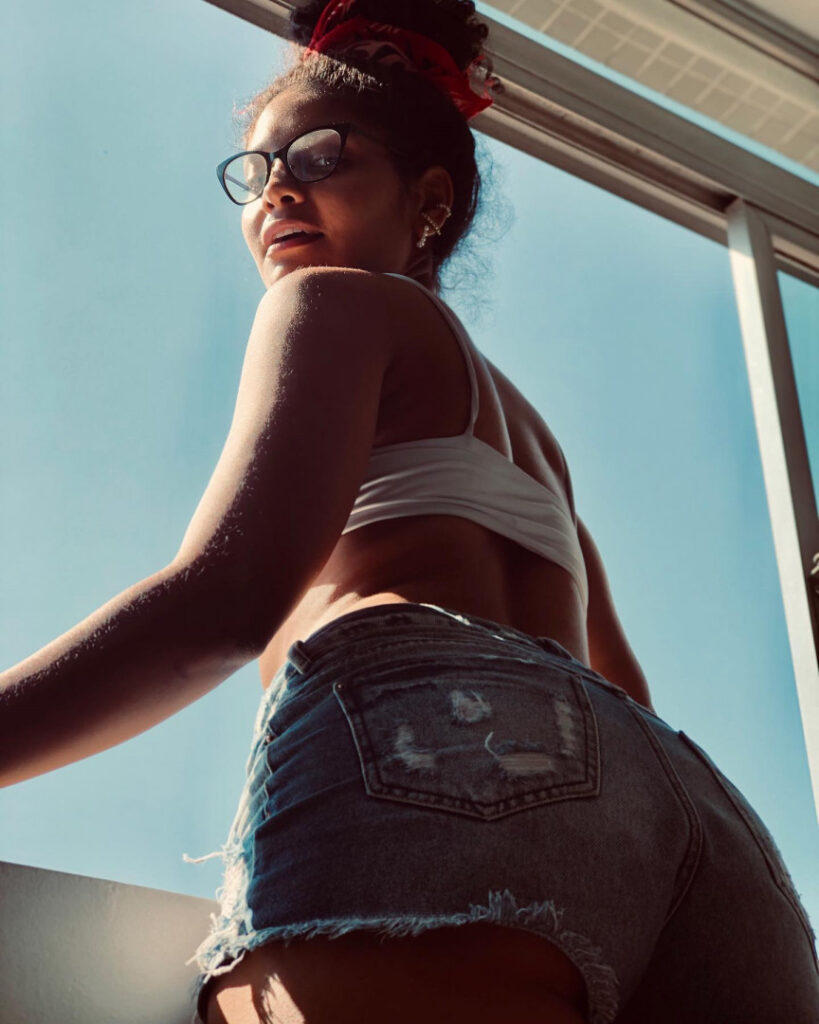 Brazil – Celeb – Barbara Reis – Nude