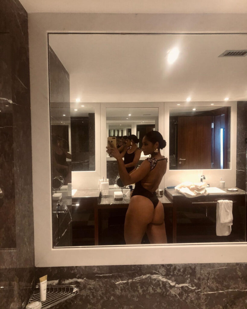 Brazil – Celeb – Barbara Reis – Nude