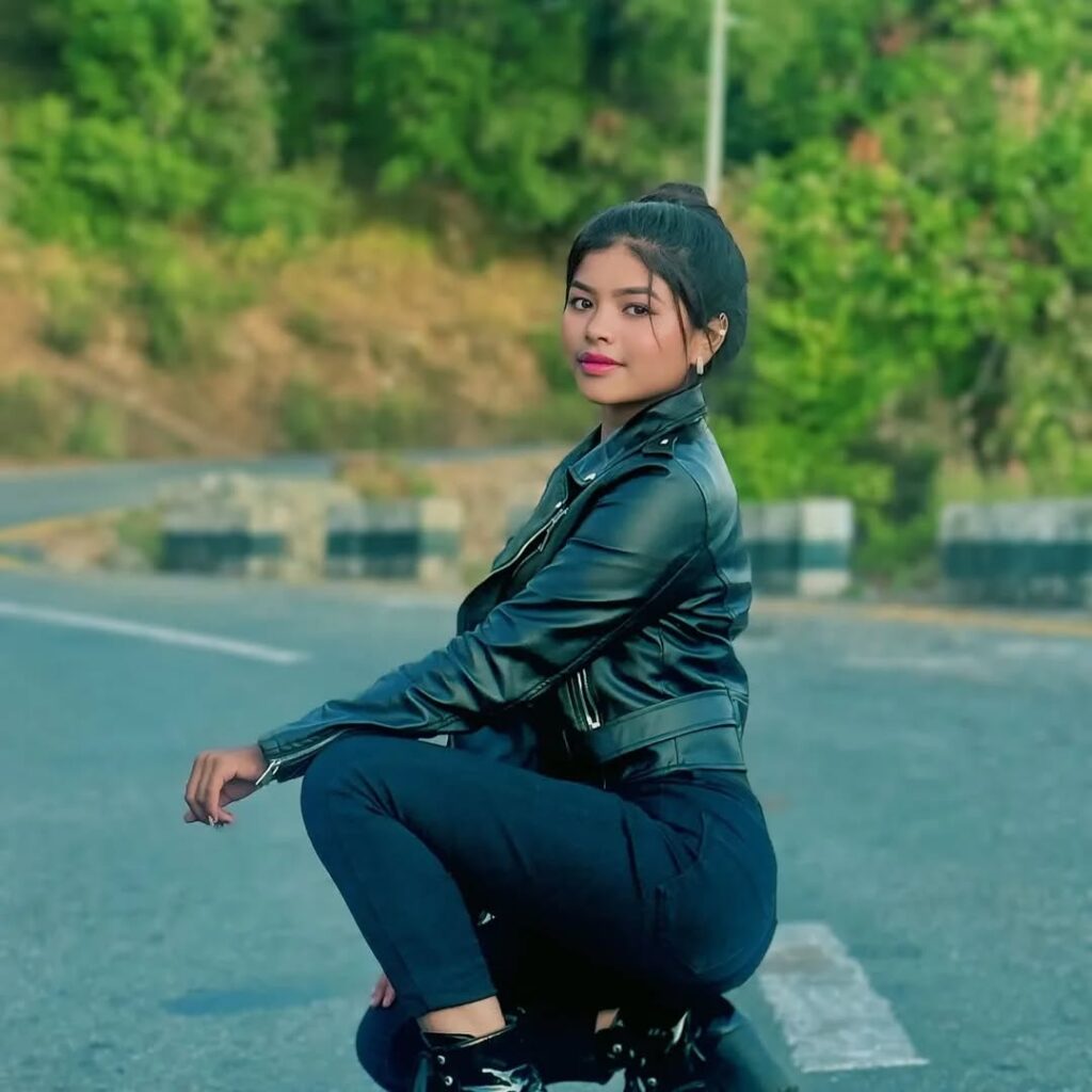 Instagram – Indian – Bihar stage/ cage show girls – Nude