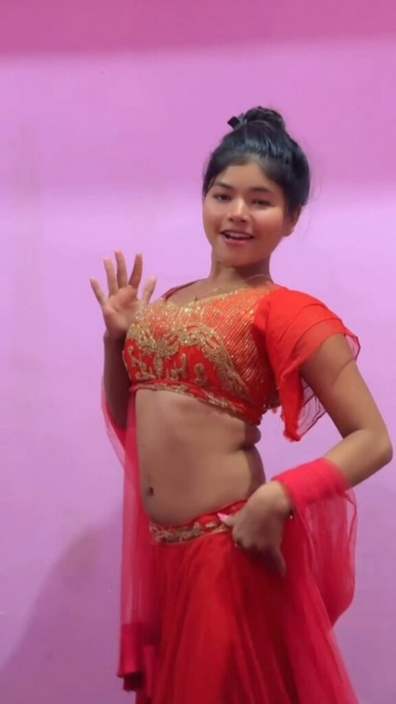 Instagram – Indian – Bihar stage/ cage show girls – Nude