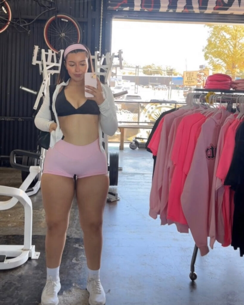 Instagram – T H I C C – Latina – britt.mia – Nude