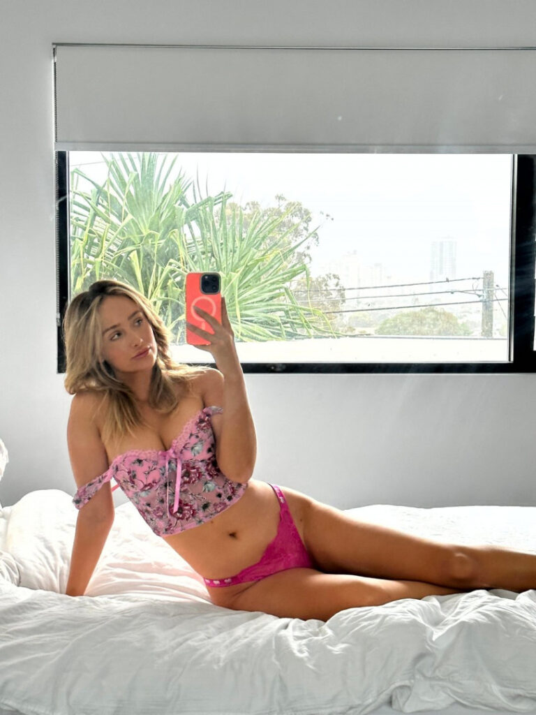 Brooklyn Kelly – Nude