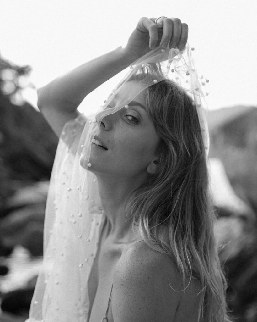 Brazil – Celeb – Caroline Abras – Nude