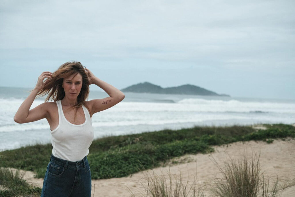 Brazil – Celeb – Caroline Abras – Nude