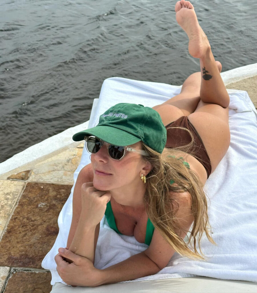 Brazil – Celeb – Caroline Abras – Nude