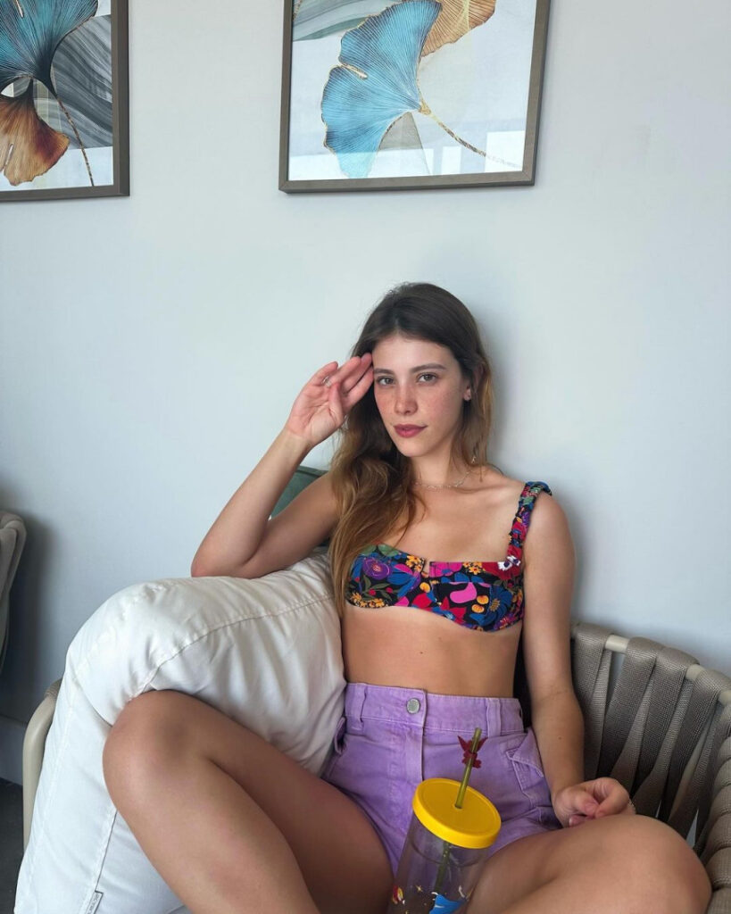 Brazil – Celeb – Caroline Dallarosa – Nude