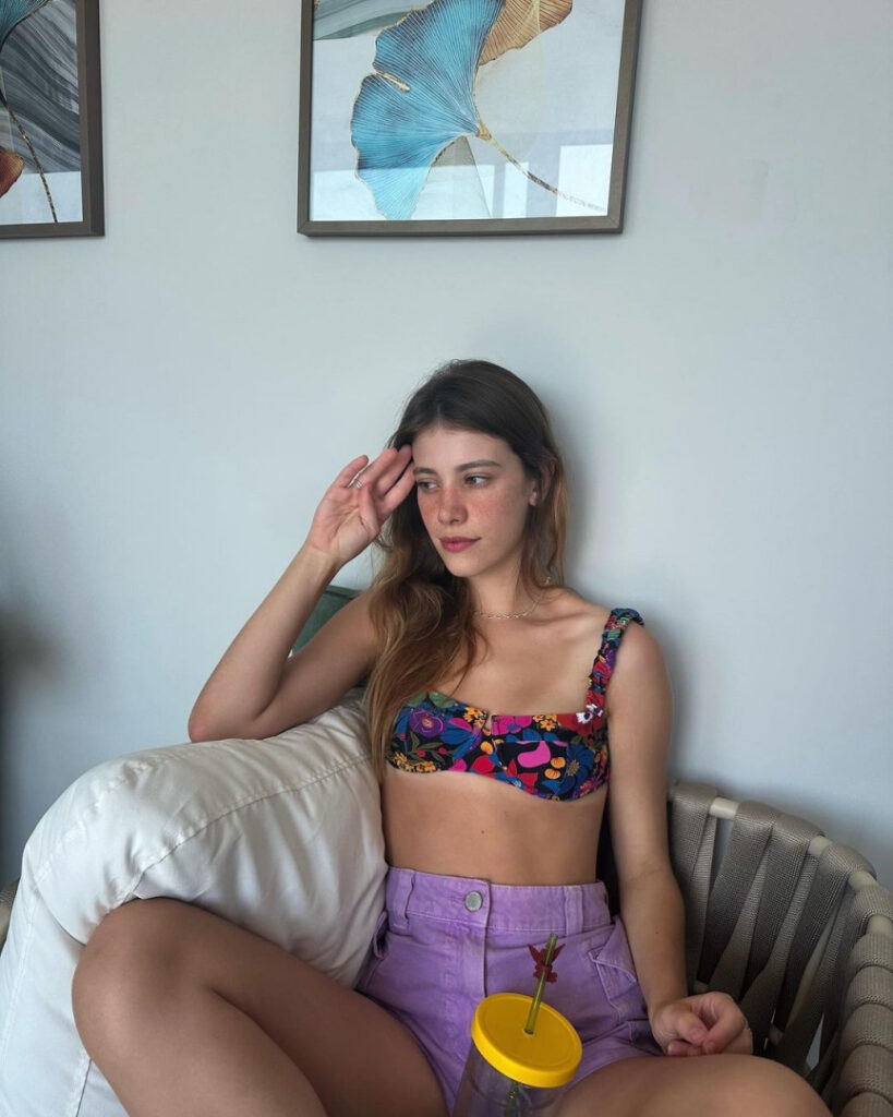 Brazil – Celeb – Caroline Dallarosa – Nude