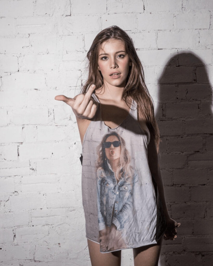 Brazil – Celeb – Caroline Dallarosa – Nude