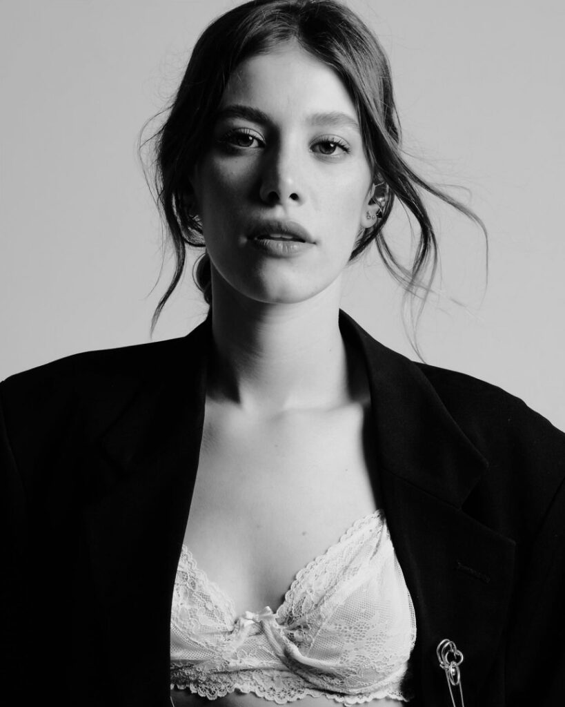 Brazil – Celeb – Caroline Dallarosa – Nude