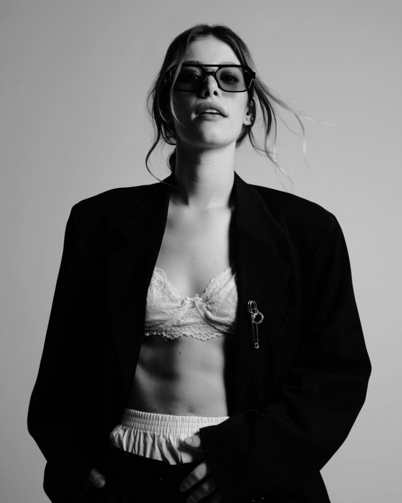 Brazil – Celeb – Caroline Dallarosa – Nude