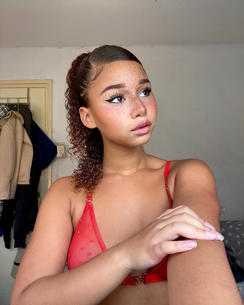 TikTok – Instagram – Chevelly  Vellyyx – Nude Leaks