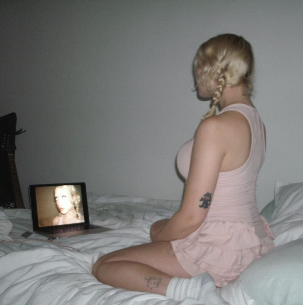 Chloe Moriondo / chloemoriondo – Nude