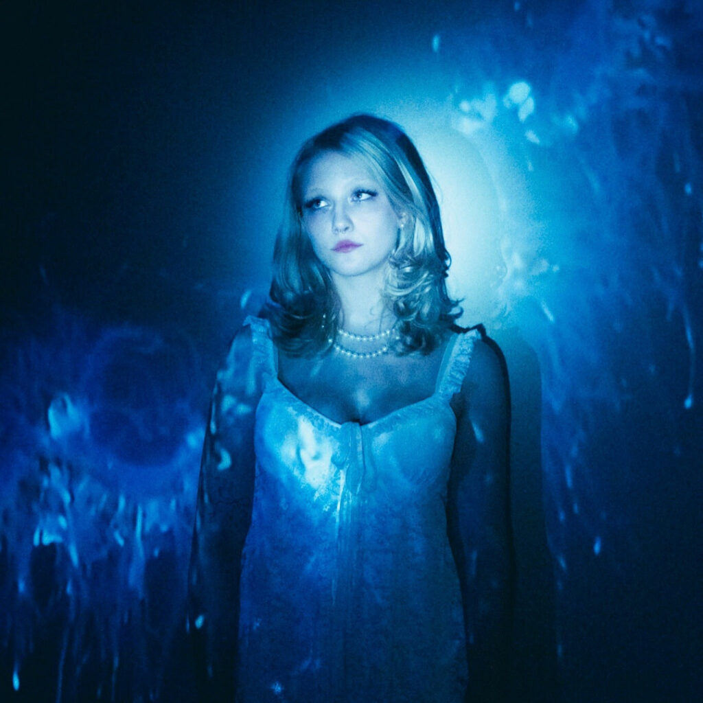 Chloe Moriondo / chloemoriondo – Nude