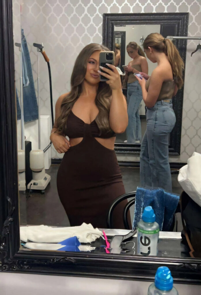 Instagram – Snapchat – T H I C C – Christina Desiderio / Christinadesid – Nude