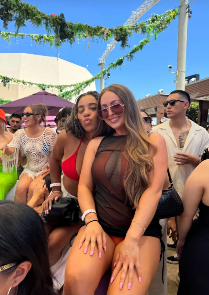 Instagram – Snapchat – T H I C C – Christina Desiderio / Christinadesid – Nude