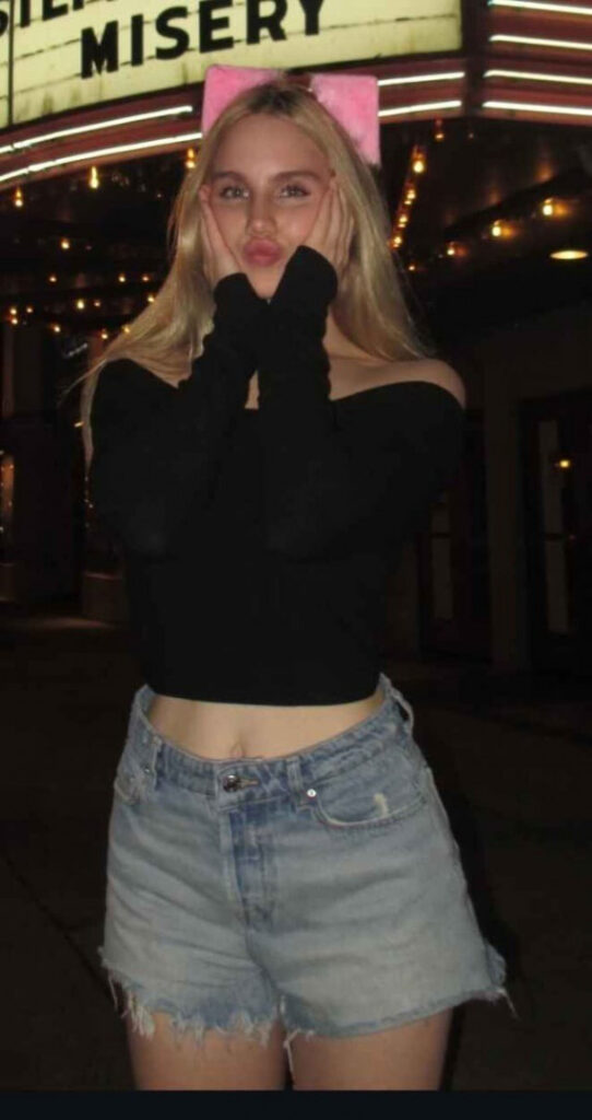 Twitch – Youtube – Instagram – Colette Cherry – Nude