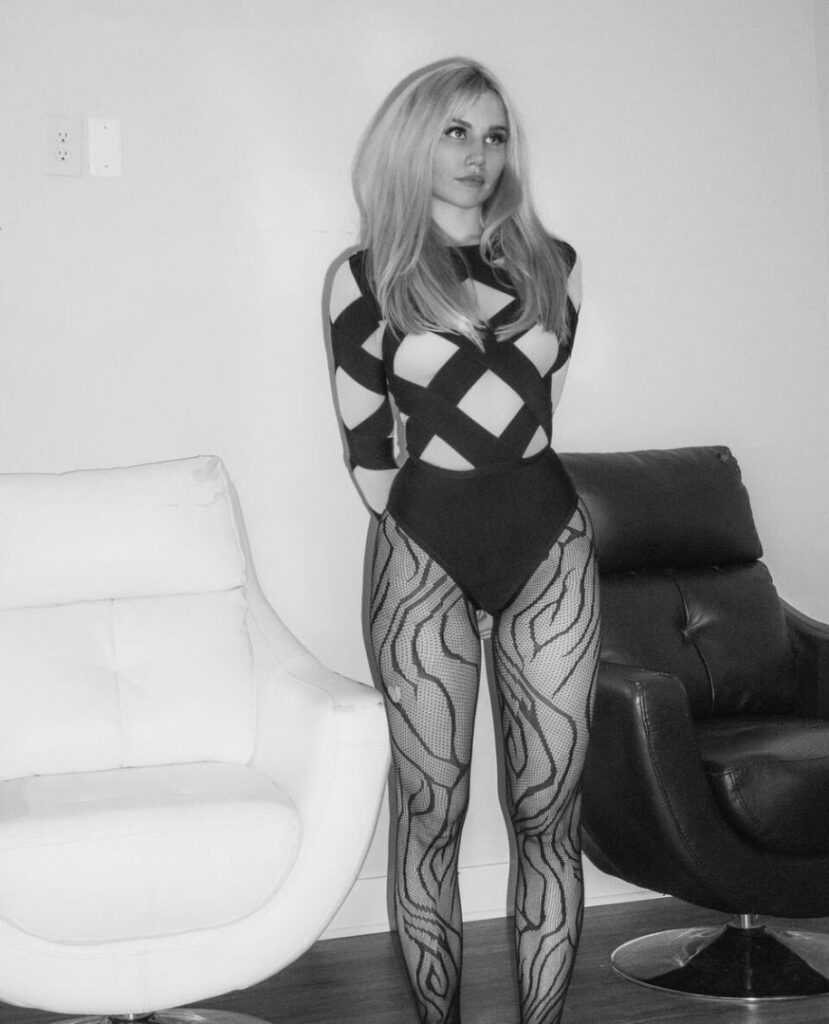 Twitch – Youtube – Instagram – Colette Cherry – Nude