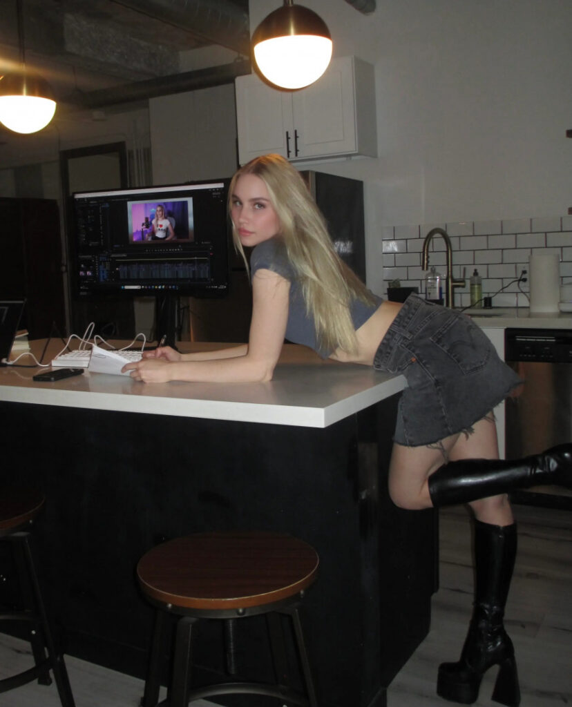 Twitch – Youtube – Instagram – Colette Cherry – Nude