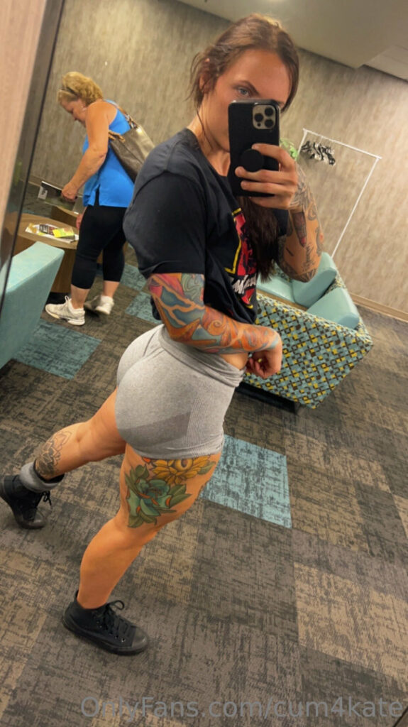 OnlyFans – ManyVids – Hotwife – Cum4kate – bubblebuttbarbie00 – tattedfitmama – Nude