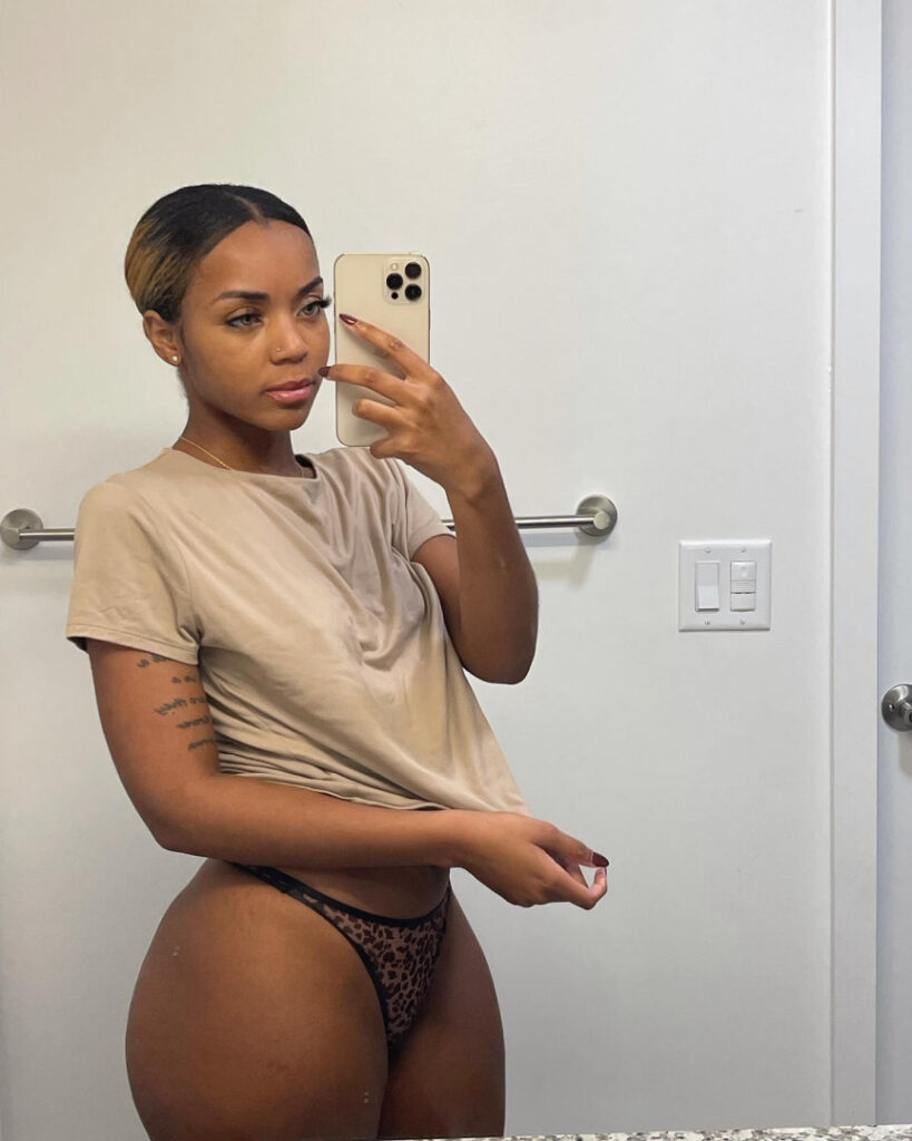 OnlyFans – Ebony – Darcii Moore / Darciisworld – Nude
