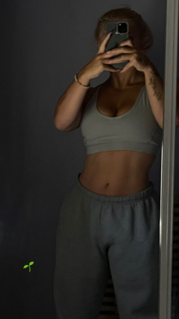 Instagram – T H I C C – Deanna Horvath / deannamarie.fitness – Nude Leaks