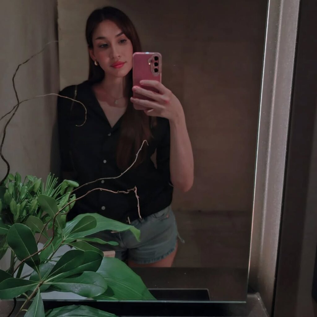 Instagram – delfi valcat – Nude