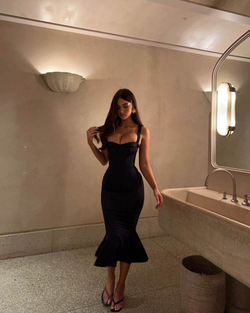 Instagram – Ella Cervetto – Nude