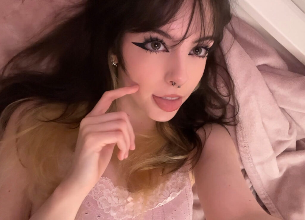 Ko-fi – emiki28 / ilovekitties.28 / emiki – Nude Leaks