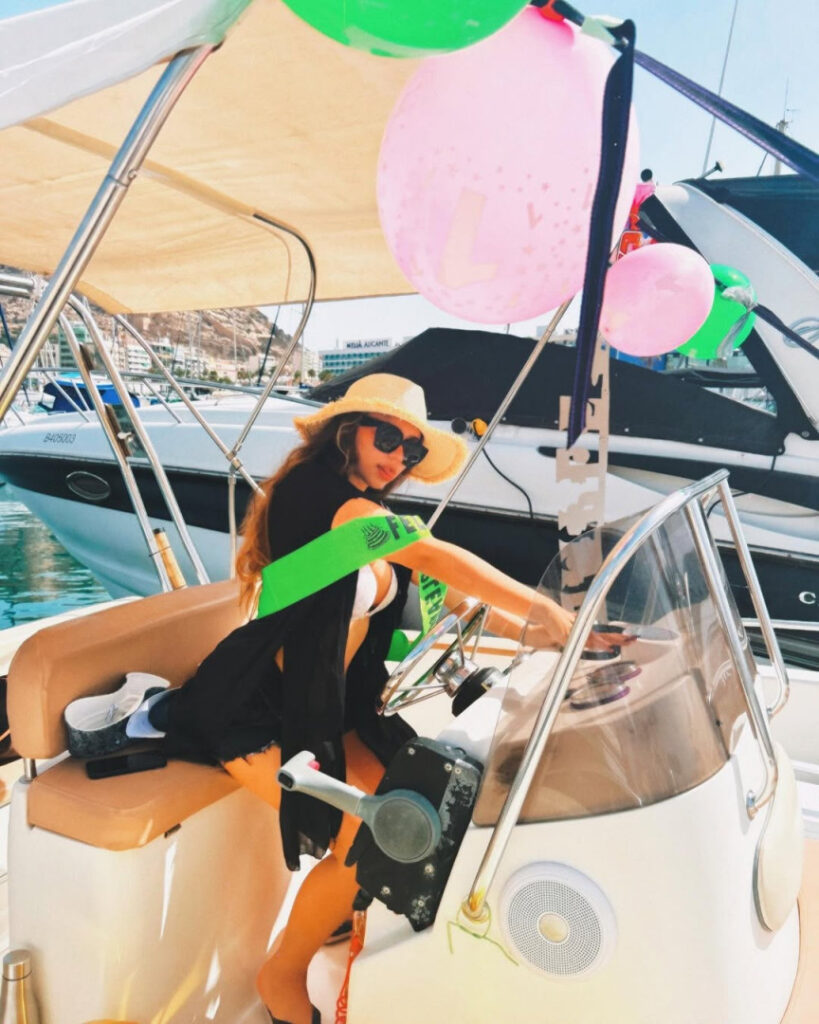 Instagram – emikukis – Nude