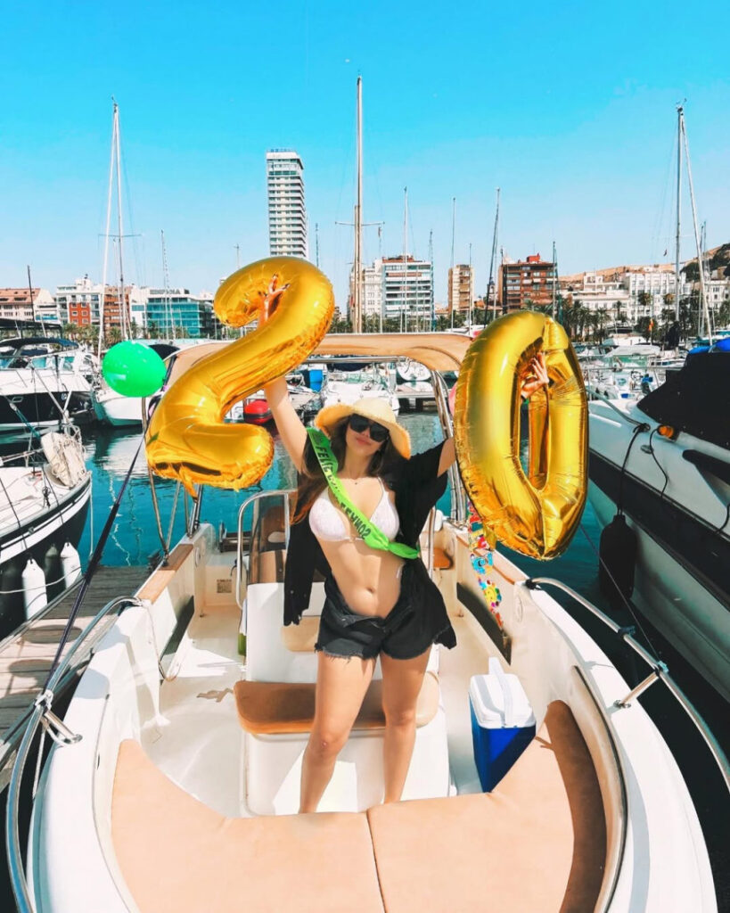 Instagram – emikukis – Nude