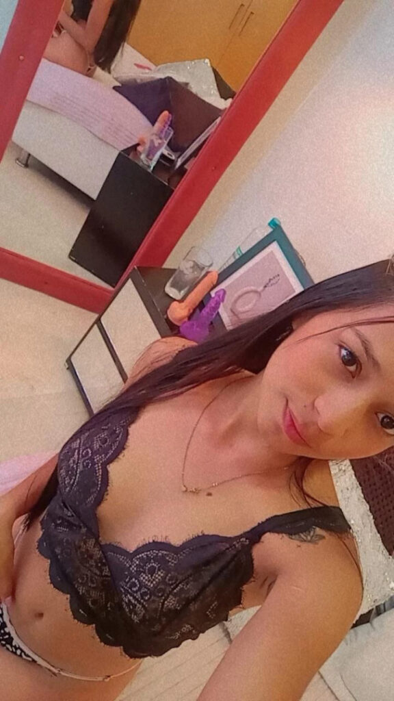 XXX – Petite – Latina – Emma_Anturin – Emma Anturin – Nude Leaks