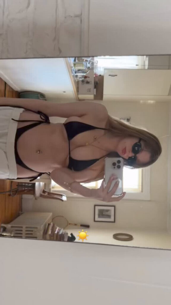 Instagram – @emmakrocherolle – Nude