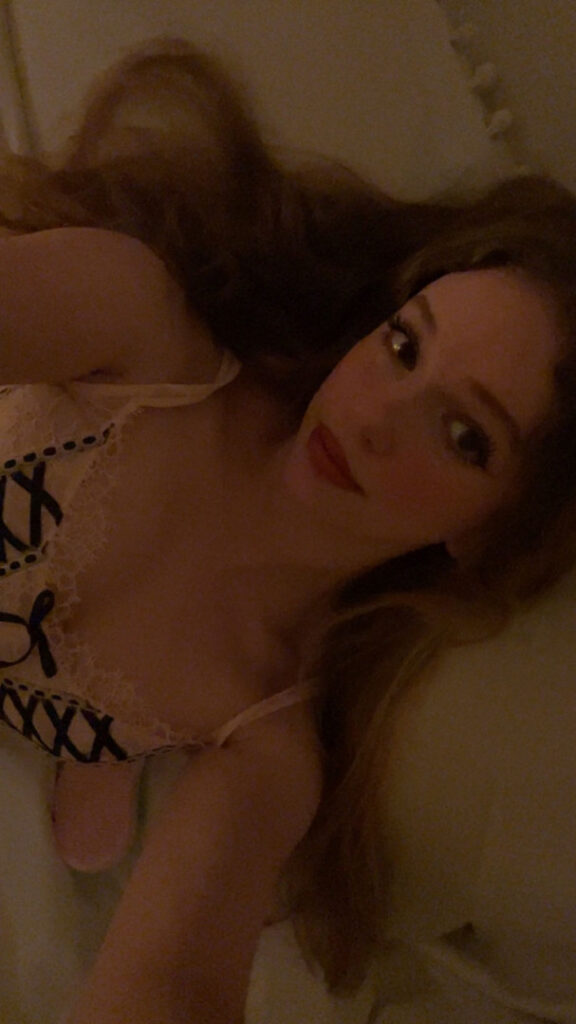 Instagram – @emmakrocherolle – Nude