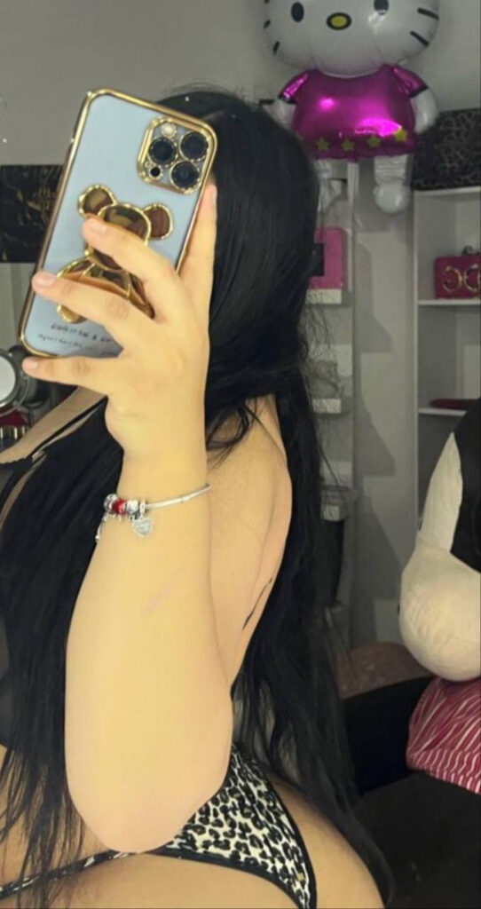 Instagram – Fernanda / f.mpz – Nude