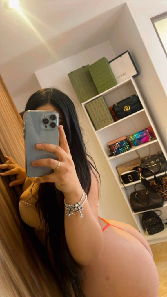 Instagram – Fernanda / f.mpz – Nude