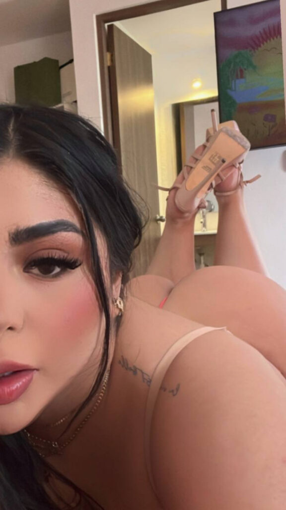 Instagram – Fernanda / f.mpz – Nude