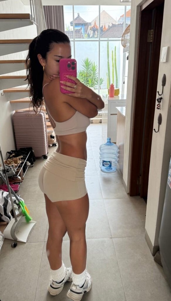 TikTok – Instagram – Genny Shawcross – Socials – Nude Leaks