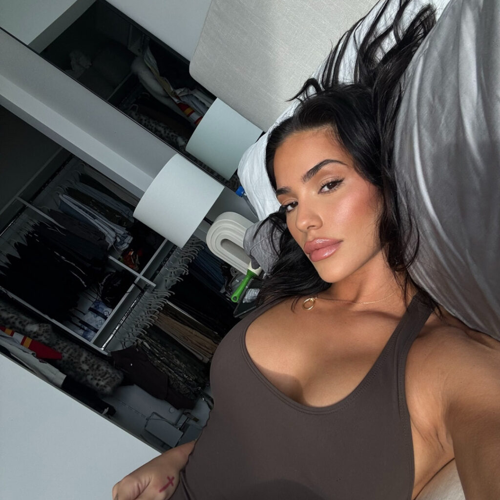 Instagram – Giuliana Ava – Nude