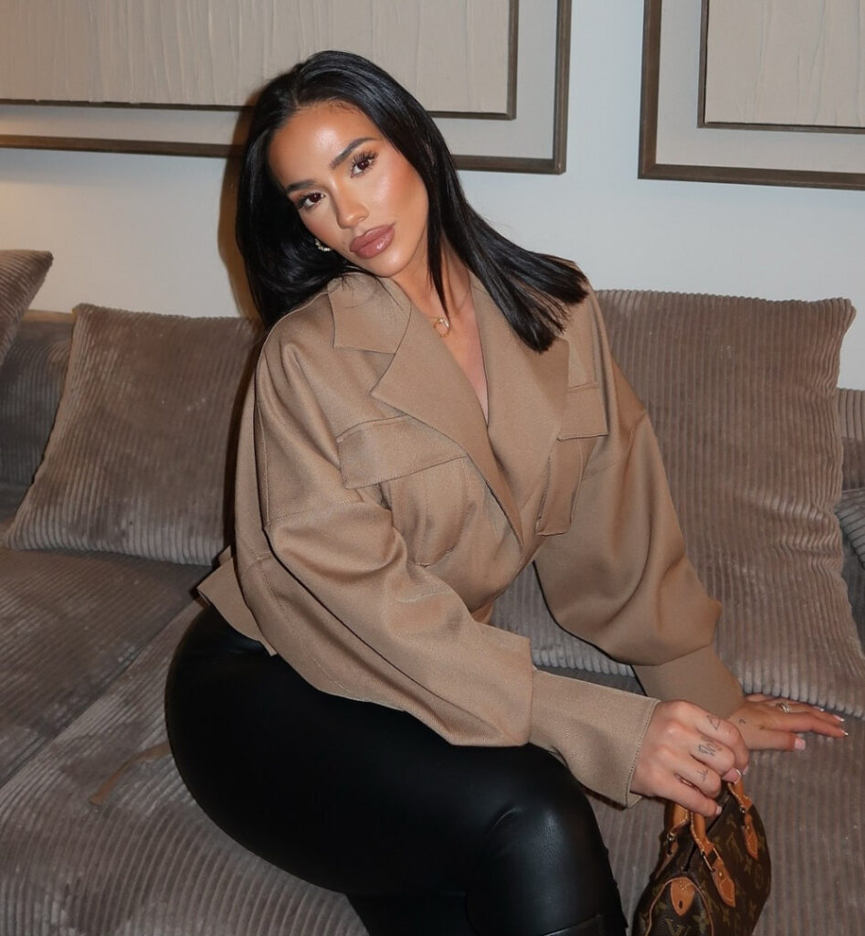 Instagram – Giuliana Ava – Nude