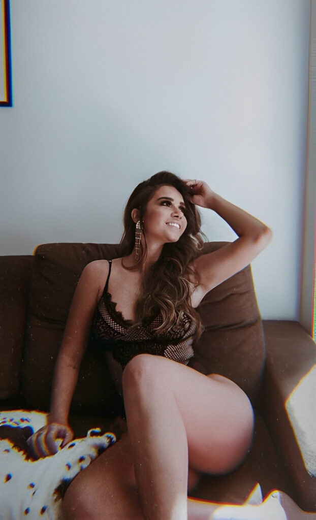 Brazil – Celeb – Gizelly Bicalho – Nude