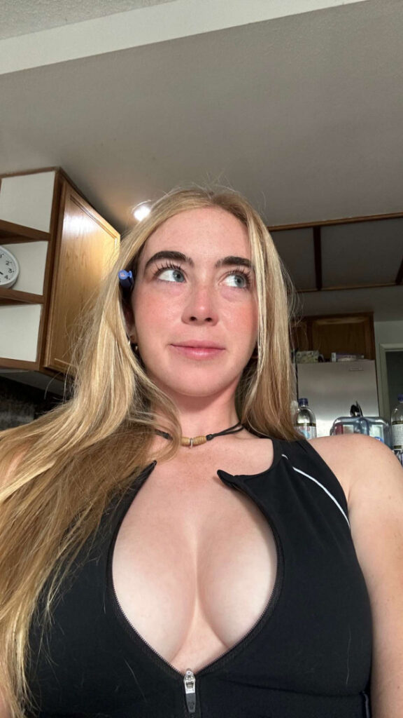 Instagram – Grace Charis – Nude