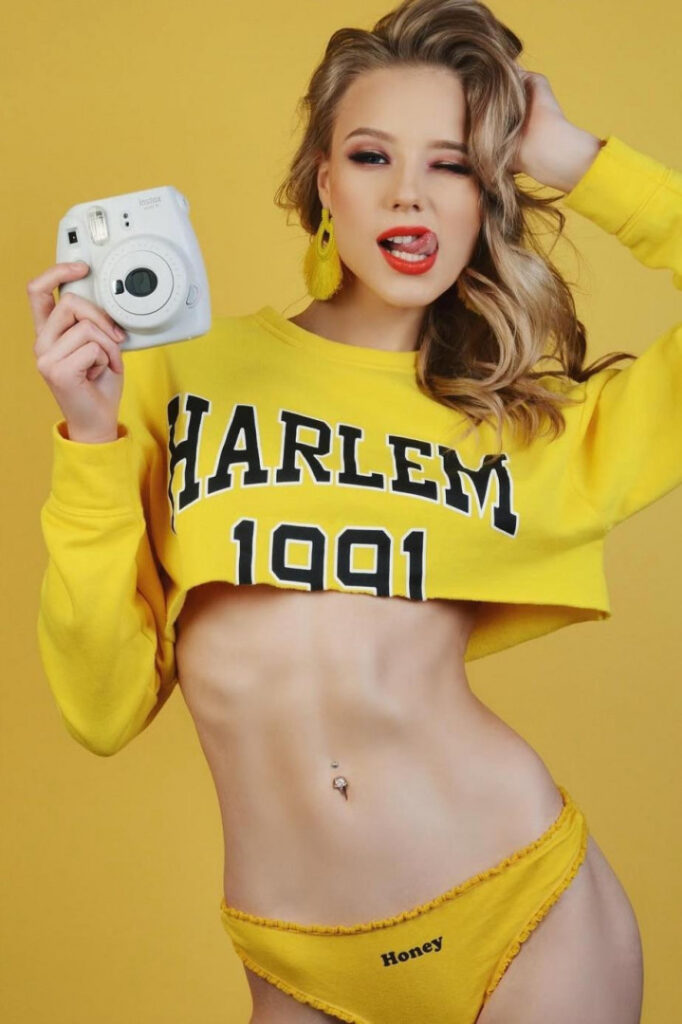 Instagram – Guste Varzinskaite – Nude