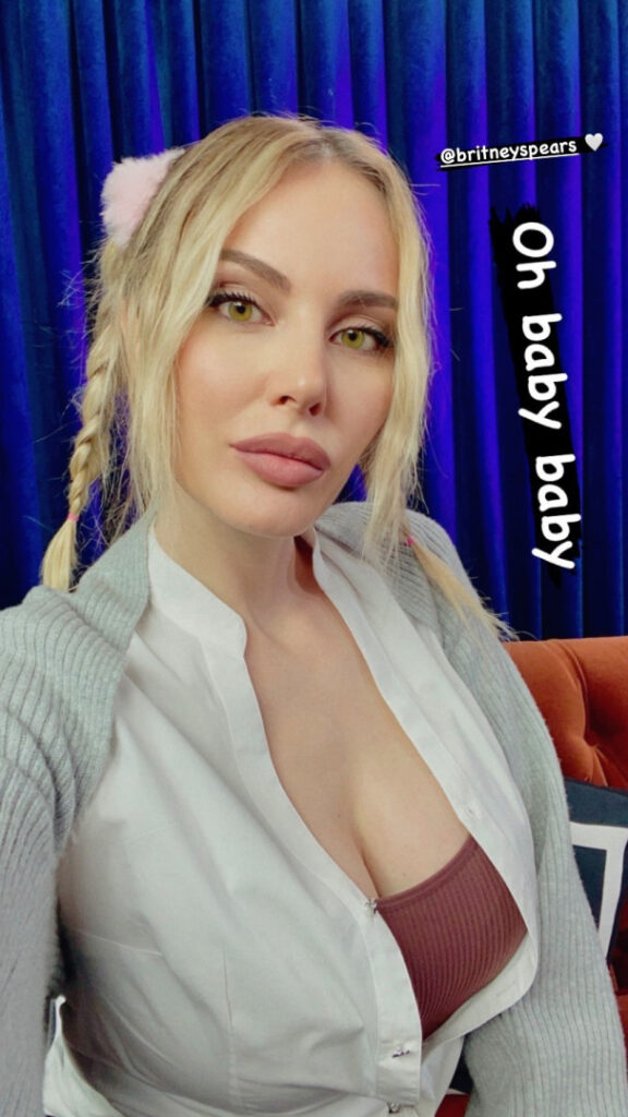 Instagram – MILF – Hande Sarıoğlu – Nude