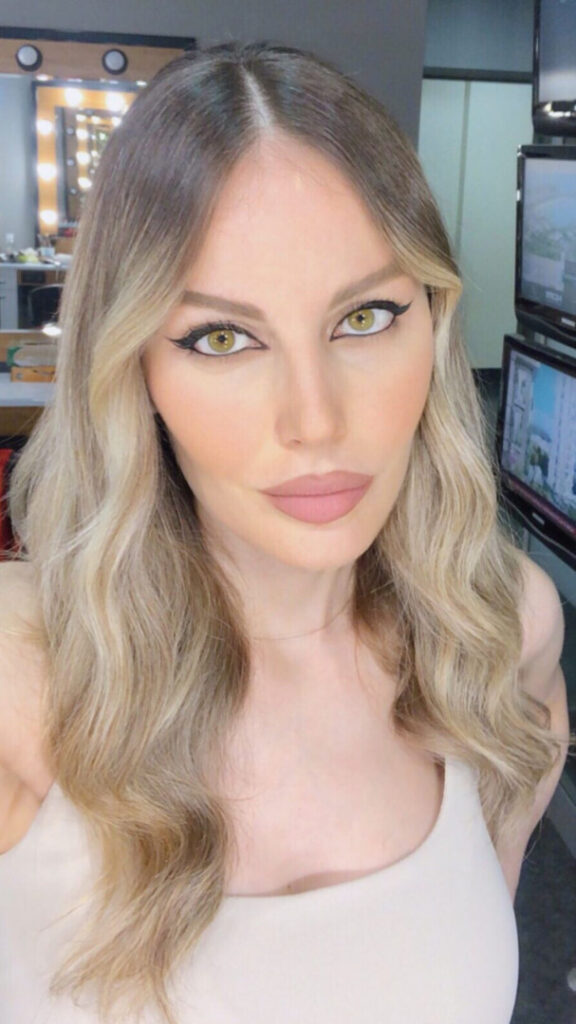 Instagram – MILF – Hande Sarıoğlu – Nude