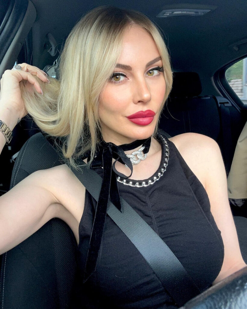 Instagram – MILF – Hande Sarıoğlu – Nude