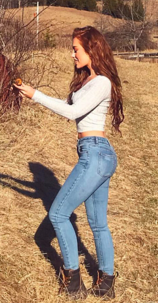 Instagram – Heidi Hoback – Nude