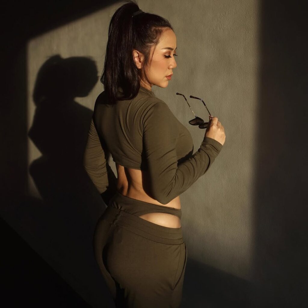 Instagram – Asian – MILF – himynameisernie / Tante Ernie – Nude